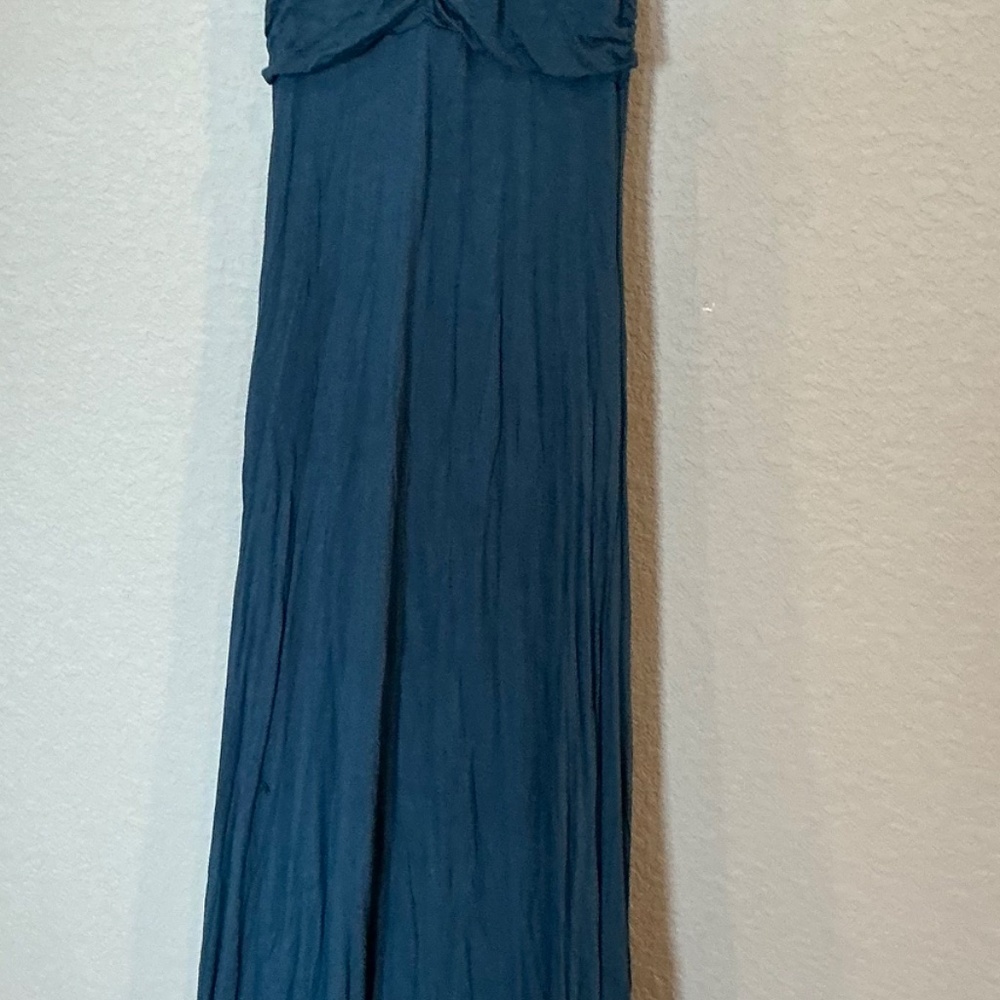Long halter type dress - Picture 2 of 4